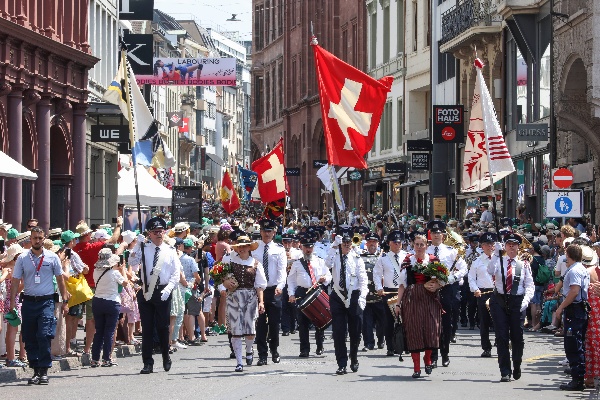 Polizeimusik Basel gemeinsam mit der Polizeimusik Basel-Landschaft